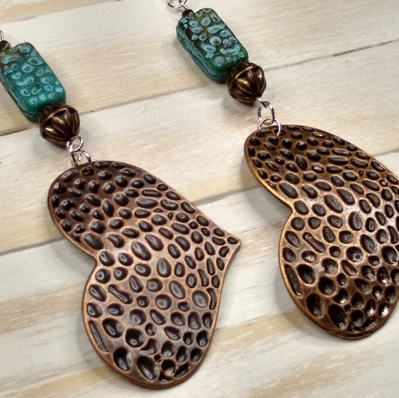 Hammered Metal Heart Earrings - Picture 3 of 3